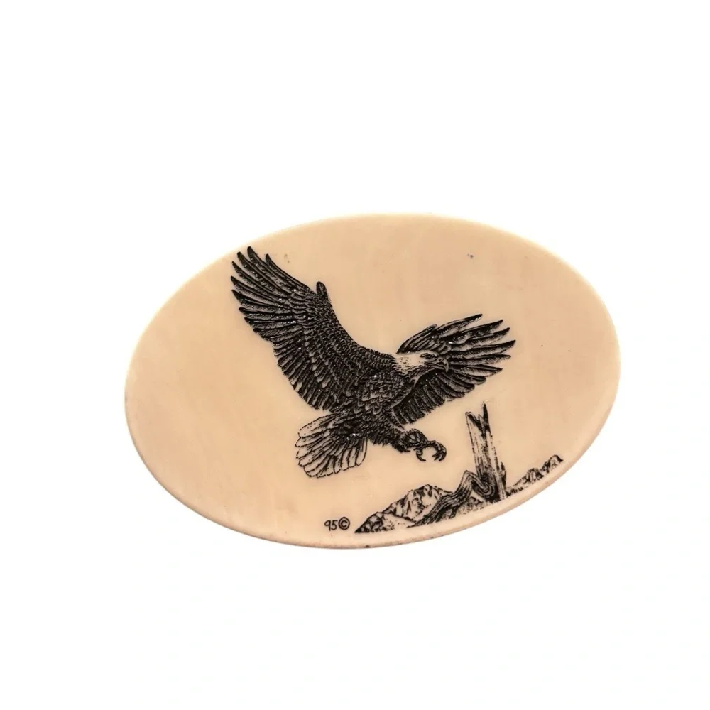 Vintage Scrimshaw Raised Bald Eagle Or MTN Oval Belt Buckle 1995 Collector 3.5”